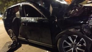 Mobil Tabrak Lari 3 Motor dan Pejalan Kaki, Berakhir Terserempet Kereta Api di Jakarta Utara