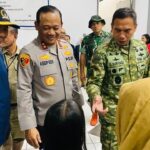 Kapolda Metro dan Pangdam Jaya Tinjau Langsung Pengungsi Banjir di Cilincing Jakarta Utara