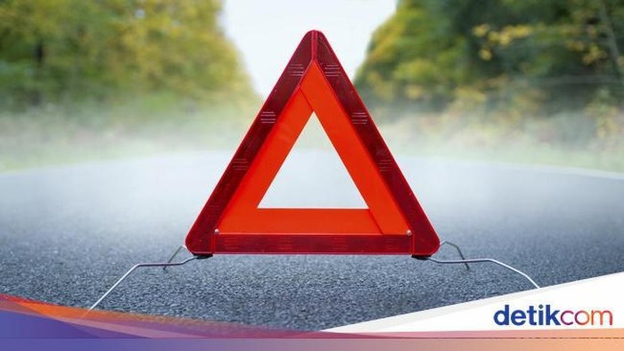 Truk Boks Mogok Lumpuhkan Tol Jagorawi, Lalu Lintas Arah Jakarta Macet Parah Truk Boks Mogok Lumpuhkan Tol Jagorawi, Lalu Lintas Arah Jakarta Macet Parah