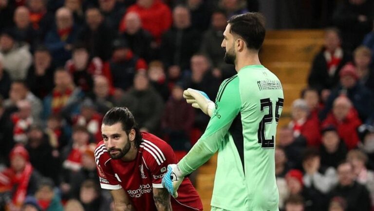 Arne Slot Buka Suara Soal Aksi Blunder Dominik Szoboszlai yang Berujung Gol Barnsley Arne Slot Buka Suara Soal Aksi Blunder Dominik Szoboszlai yang Berujung Gol Barnsley