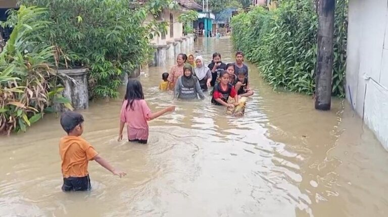 Banjir Rendam 2 Kecamatan di Pandeglang, 100 Warga Mengungsi Akibat Hujan Deras