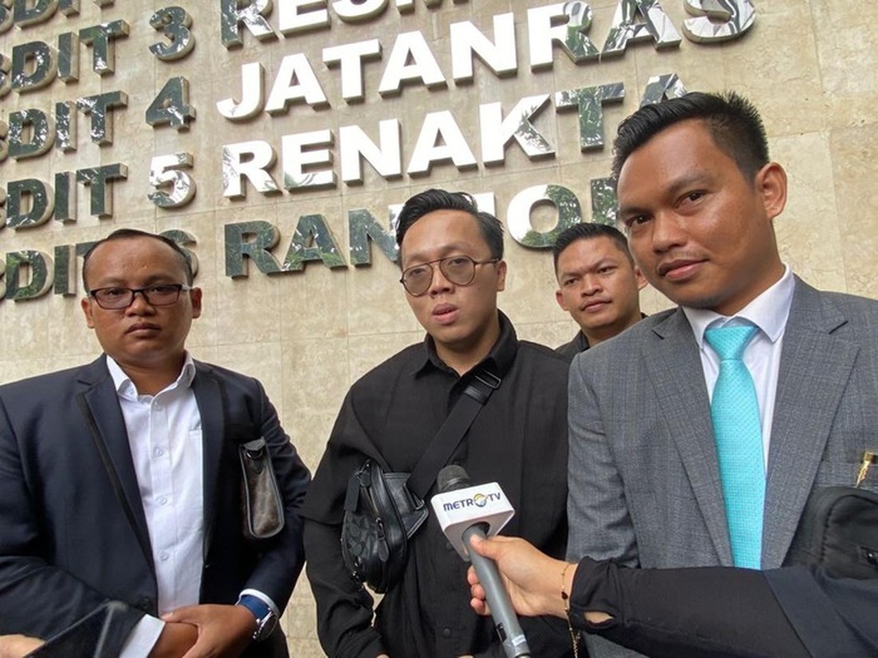 Younger Akui Rugi Rp 3 Miliar, Laporkan Dugaan Penipuan Kripto Timothy Ronald ke Polda Metro Jaya Younger Akui Rugi Rp 3 Miliar, Laporkan Dugaan Penipuan Kripto Timothy Ronald ke Polda Metro Jaya