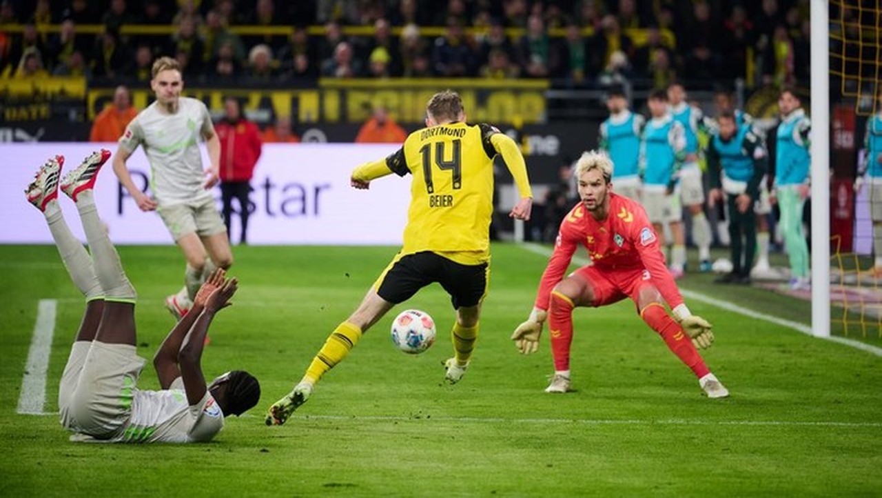 Borussia Dortmund Pesta Gol 3-0 atas Werder Bremen di Signal Iduna Park