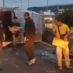 Truk Boks Terguling di Tol Wiyoto Wiyono Akibat Pecah Ban, Lalu Lintas Terganggu
