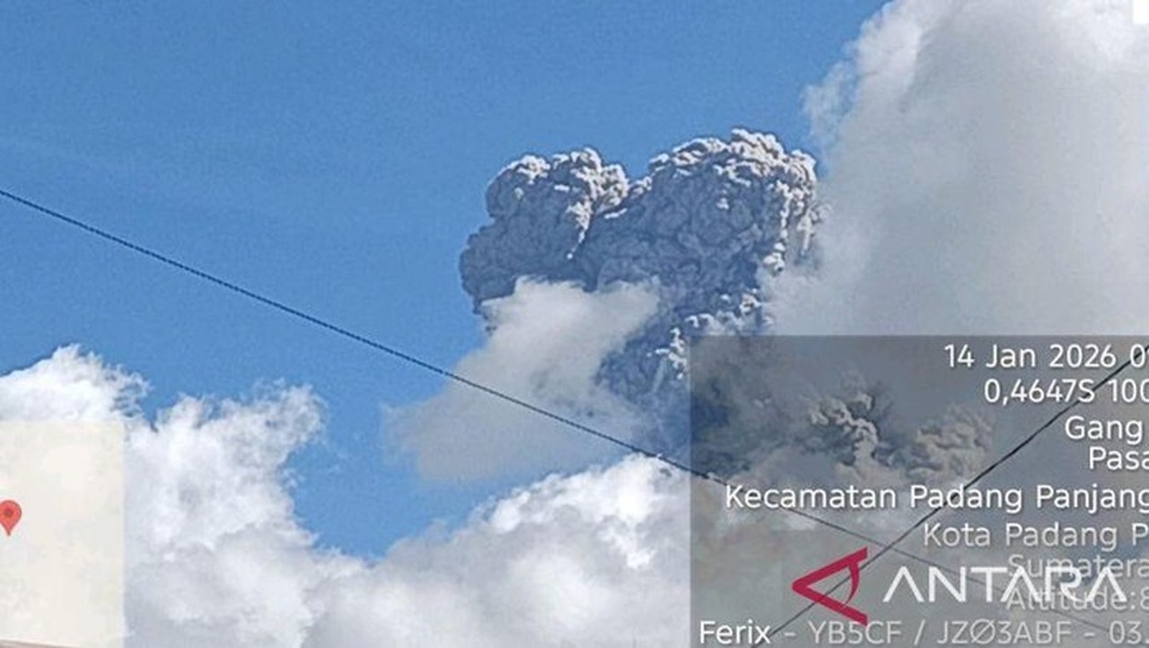 Gunung Marapi Sumbar Erupsi, Kolom Abu Vulkanik Capai 1,6 Km ke Udara