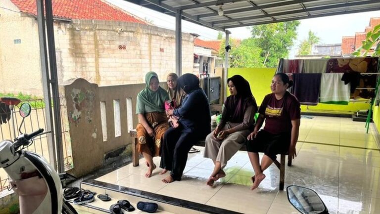 Banjir Tangerang Mulai Surut, Polisi Berikan Layanan Kesehatan dan Imbauan Kebersihan