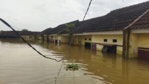 Banjir Bandang 2 Meter Rendam Ribuan Rumah di Perumahan Taman Cikande Tangerang