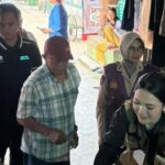 Tim Trauma Healing Polda Metro dan Mahasiswa UI Pulihkan Psikologis Korban Banjir Cilincing