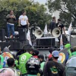 Massa Ojol Demo di Kedubes AS: Tuntut Bebaskan Maduro dan Perpres Kesejahteraan