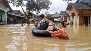 Banjir 5 Hari di Pandeglang Lumpuhkan Akses, Warga Mulai Terjangkit Penyakit Kulit