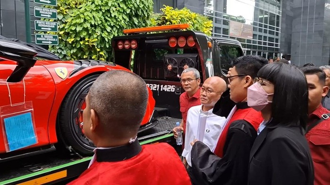 Hakim Sidang Minyak Goreng Cek Langsung Ferrari dan Harley Davidson Milik Terdakwa
