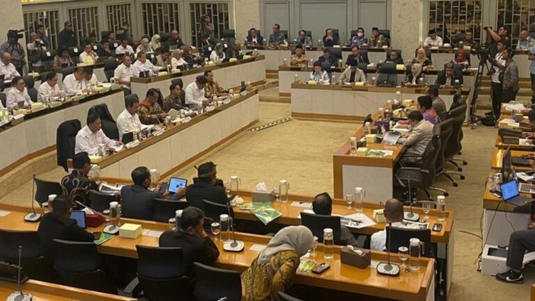 Menteri Kehutanan Usulkan Penambahan 21 Ribu Polisi Hutan untuk Perkuat Pengawasan Menteri Kehutanan Usulkan Penambahan 21 Ribu Polisi Hutan untuk Perkuat Pengawasan