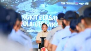 Mendagri Tito Karnavian Apresiasi KKP Kerahkan 1.142 Taruna Bantu Korban Bencana Sumatra