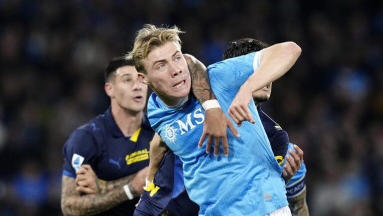 Napoli Gagal Raih Poin Penuh, Ditahan Imbang Parma 0-0 di Kandang Sendiri