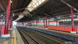 Stasiun KRL Warna-Warni Cikini-Jayakarta: Mana yang Paling Memikat Hati Penumpang?