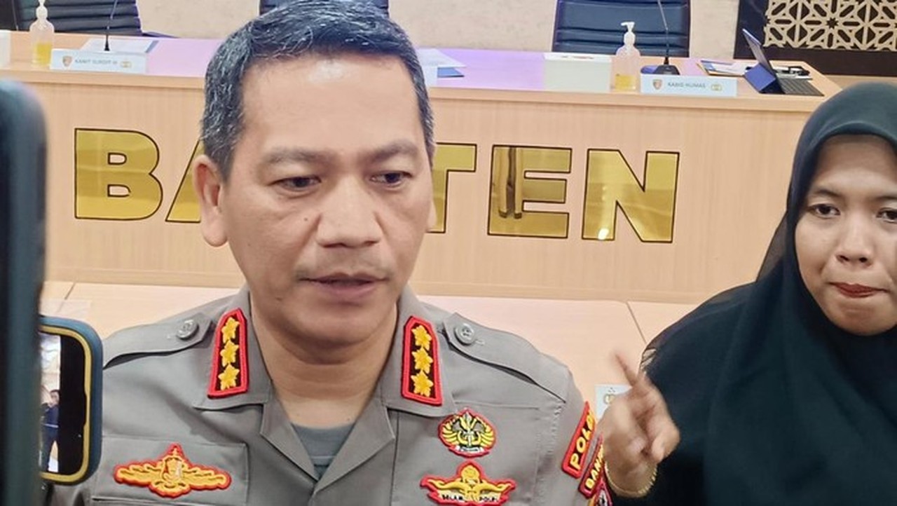 Polda Banten Amankan ‘Abah Jempol’ Penipu Seleksi Akpol, Ingatkan Rekrutmen Polri Gratis Polda Banten Amankan ‘Abah Jempol’ Penipu Seleksi Akpol, Ingatkan Rekrutmen Polri Gratis