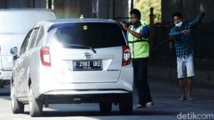 Polisi Bantah Pak Ogah Pasang Rantai di Exit Tol Rawa Buaya, Dishub yang Tutup Jalan