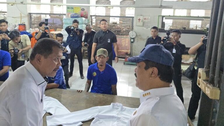 Menteri Agus Pesan 5.000 Hijab untuk Anak Korban Bencana di Aceh dari Lapas Cirebon