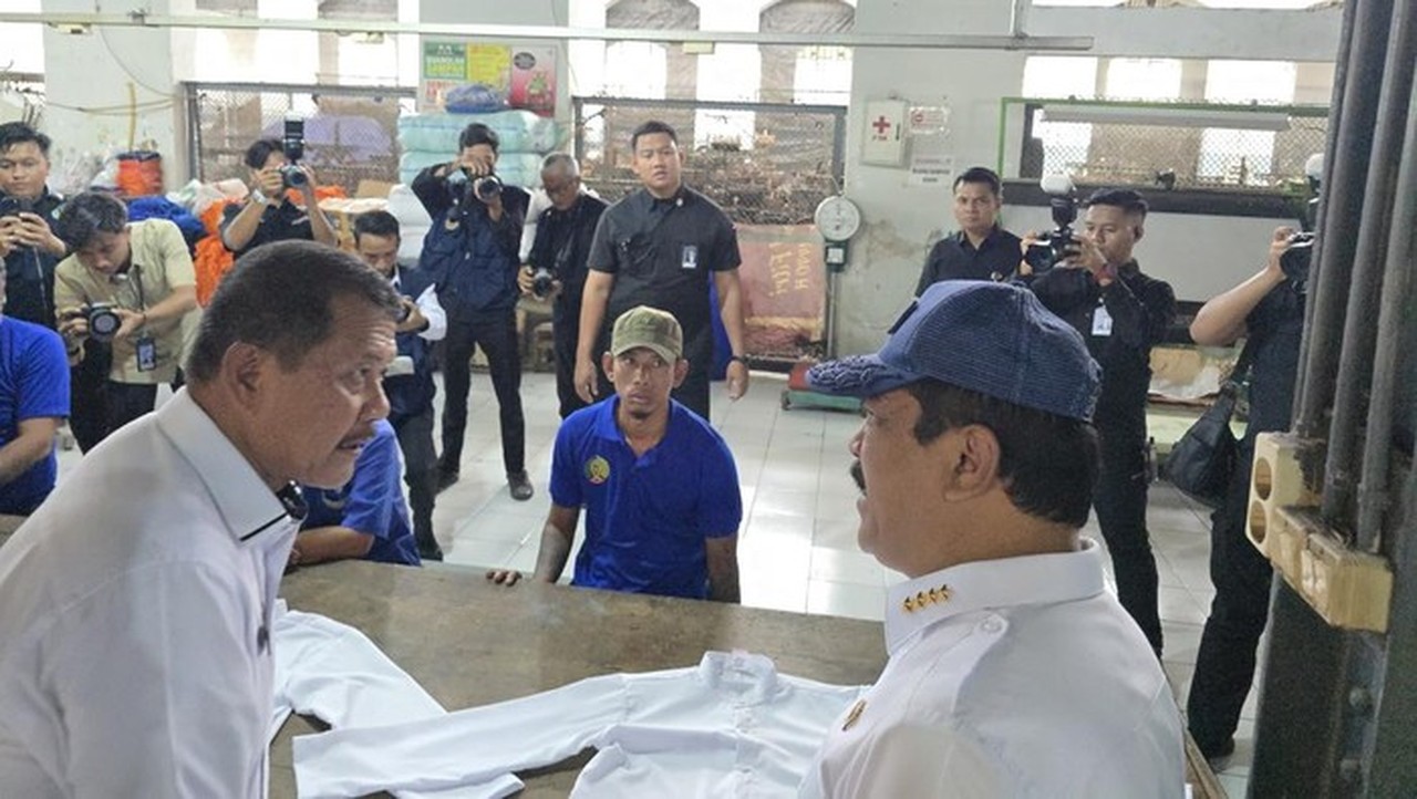 Menteri Agus Pesan 5.000 Hijab untuk Anak Korban Bencana di Aceh dari Lapas Cirebon Menteri Agus Pesan 5.000 Hijab untuk Anak Korban Bencana di Aceh dari Lapas Cirebon