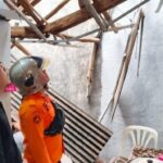 Atap Dapur Rumah Warga Bogor Ambruk Akibat Hujan Deras dan Bangunan Lapuk