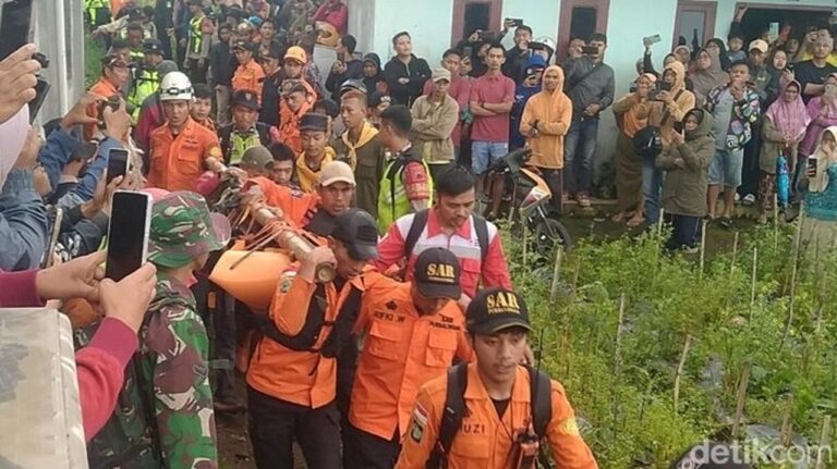 Jenazah Pendaki Syafiq Ali Berhasil Dievakuasi dari Gunung Slamet, Dibawa ke RS Purbalingga