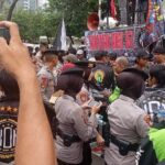 Polwan Polda Metro Jaya Sambut Massa Aksi Ojol Nasional dengan Pelayanan Humanis