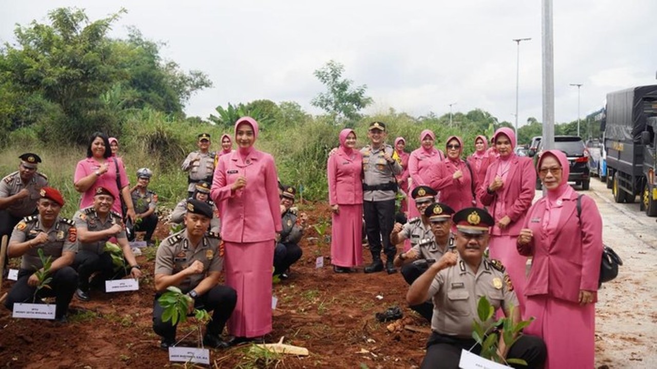 Upacara Kenaikan Pangkat Polres Bogor: Tanam Pohon Sebagai Wujud Empati Bencana Aceh dan Sumatera