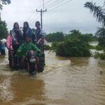 Banjir Pandeglang: Warga Manfaatkan Ojek Tossa untuk Bertahan Hidup dan Bantu Sesama
