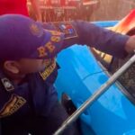 Damkar Bogor Pecahkan Kaca Porsche Boxter Demi Evakuasi Kunci Tertinggal