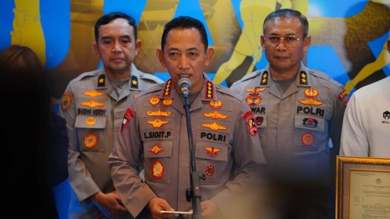Kapolri Beri Kenaikan Pangkat dan Sekolah untuk Atlet Polri Peraih Medali SEA Games 2025