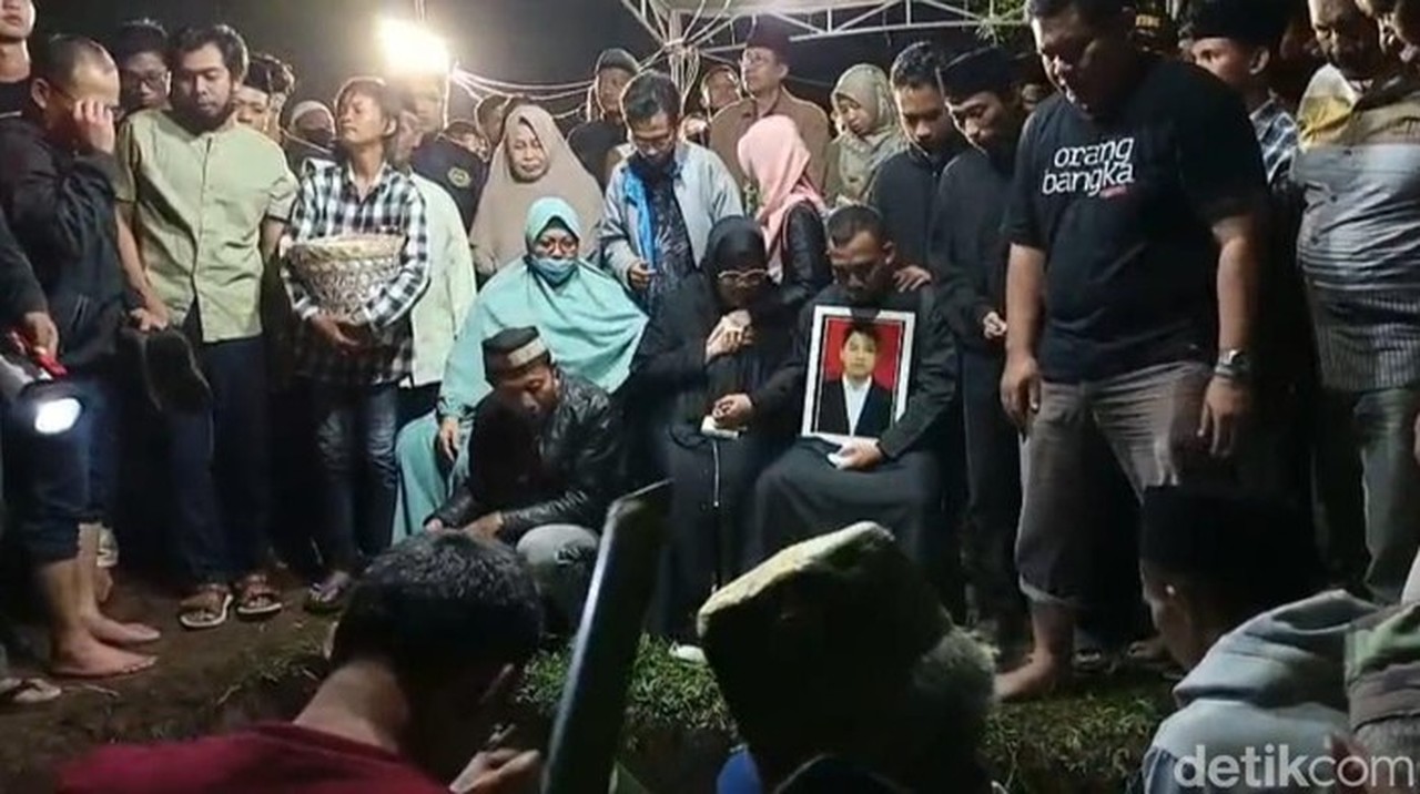 Jenazah Syafiq Ali, Pendaki yang Hilang di Gunung Slamet, Dimakamkan di Magelang Jenazah Syafiq Ali, Pendaki yang Hilang di Gunung Slamet, Dimakamkan di Magelang