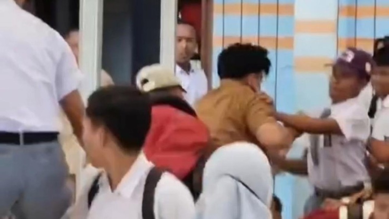 Guru Dikeroyok Siswa di Jambi, DPR Kecam Keras dan Soroti Lemahnya Pendidikan Karakter