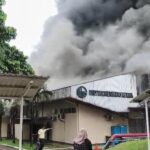 Pabrik Herbal Gunung Putri Bogor Dilalap Api, 5 Unit Damkar Berjibaku Padamkan Kobaran