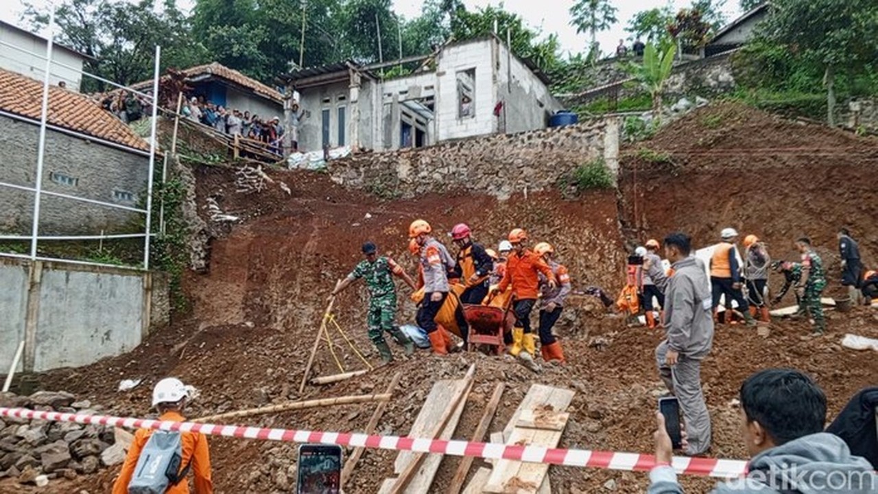 Tanah Longsor di Jatinangor Sumedang, 4 Pekerja Tewas Tertimbun Longsor