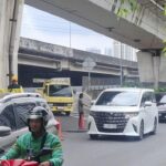 Warga Keluhkan ‘Pak Ogah’ di Tol Rawa Buaya, Minta Dishub dan Satpol PP Tertibkan
