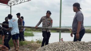 Satuan Brimob PMJ Mulai Bangun Jembatan Merah Putih Presisi di Pebayuran Bekasi