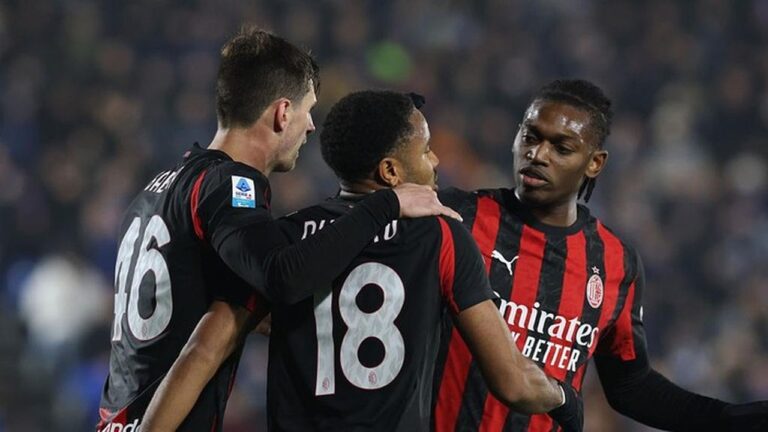 Drama Penalti AC Milan: Leao dan Nkunku Adu Mulut, Allegri Turun Tangan