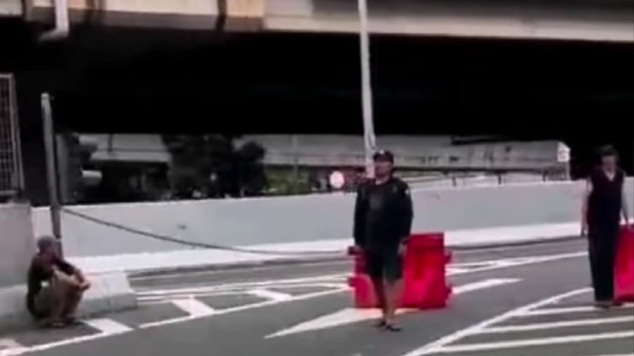 Exit Tol Rawa Buaya Ditutup Dishub DKI, Bukan ‘Pak Ogah’, Enam Diamankan