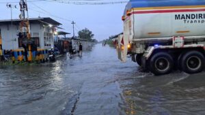Banjir Rendam Jalur KA Pekalongan-Sragi, Empat Perjalanan Kereta Api Dibatalkan