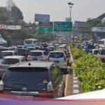 Volume Kendaraan Meningkat, Polisi Terapkan One Way di Jalur Puncak Bogor Sabtu Ini