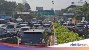Volume Kendaraan Meningkat, Polisi Terapkan One Way di Jalur Puncak Bogor Sabtu Ini