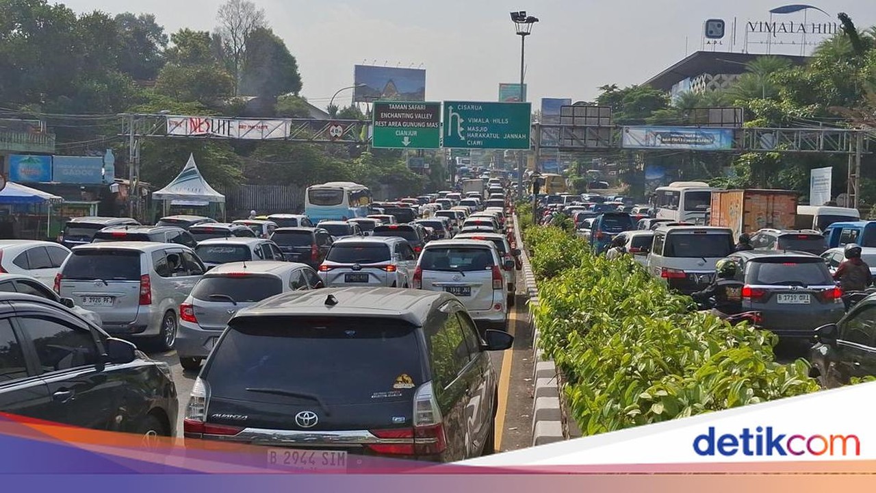 Volume Kendaraan Meningkat, Polisi Terapkan One Way di Jalur Puncak Bogor Sabtu Ini