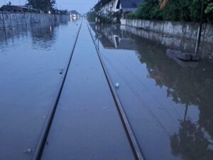 Banjir Pekalongan Lumpuhkan KA Argo Merbabu, Perjalanan ke Pekalongan Tetap Beroperasi dengan Pengamanan Ekstra