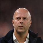 Arne Slot Akui Krisis Bek Liverpool, Tapi Enggan Berjanji Soal Transfer