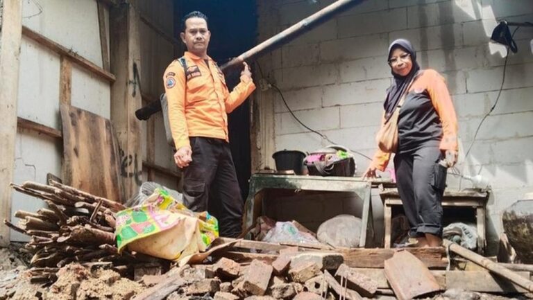 Tanah Bergerak di Rumpin Bogor Akibat Hujan Deras, Dapur Rumah Warga Ambruk