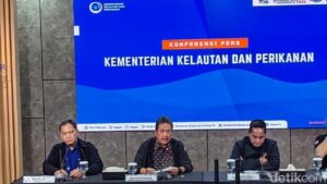 Menteri KKP Pastikan Koordinasi Pencarian Pesawat ATR 42-500 yang Hilang Kontak di Maros