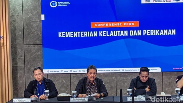 Menteri KKP Pastikan Koordinasi Pencarian Pesawat ATR 42-500 yang Hilang Kontak di Maros