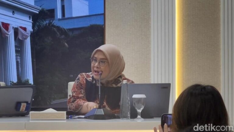 Kemlu: 329 WNI di Iran dalam Kondisi Aman, Evakuasi Belum Diperlukan