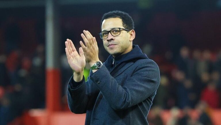 Liam Rosenior Ogah Komentari Isu Gantikan Enzo Maresca di Chelsea