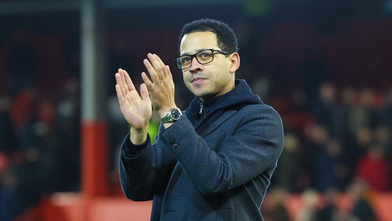 Liam Rosenior Ogah Komentari Isu Gantikan Enzo Maresca di Chelsea